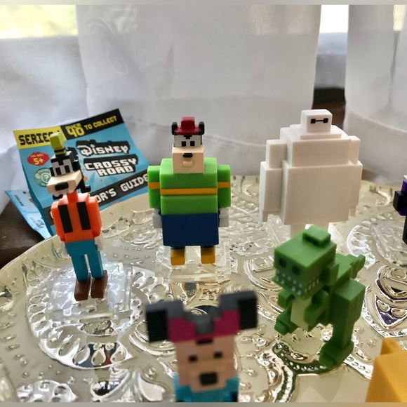 Lot CROSSY ROAD Original & DISNEY Collectible Figures Toys Lion King Baymax - Picture 7 of 12